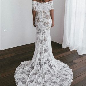 Grace Loves Lace Peaches in white with the chai lining and an 80cm train